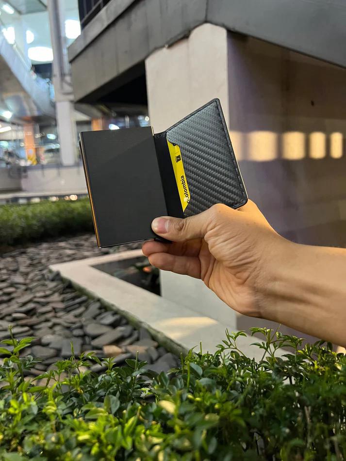BILLETERA INTELIGENTE FIBRA DE CARBONO